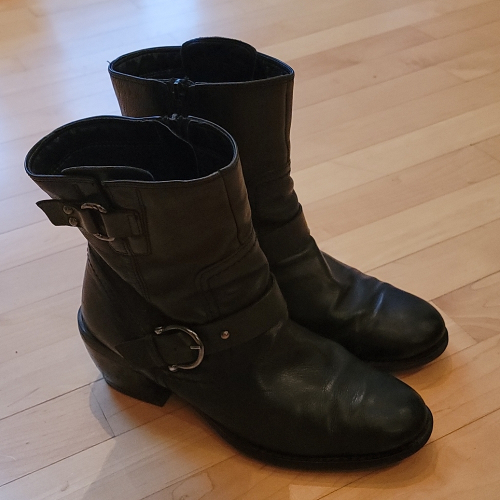 Black Bootie Clark's 7.5